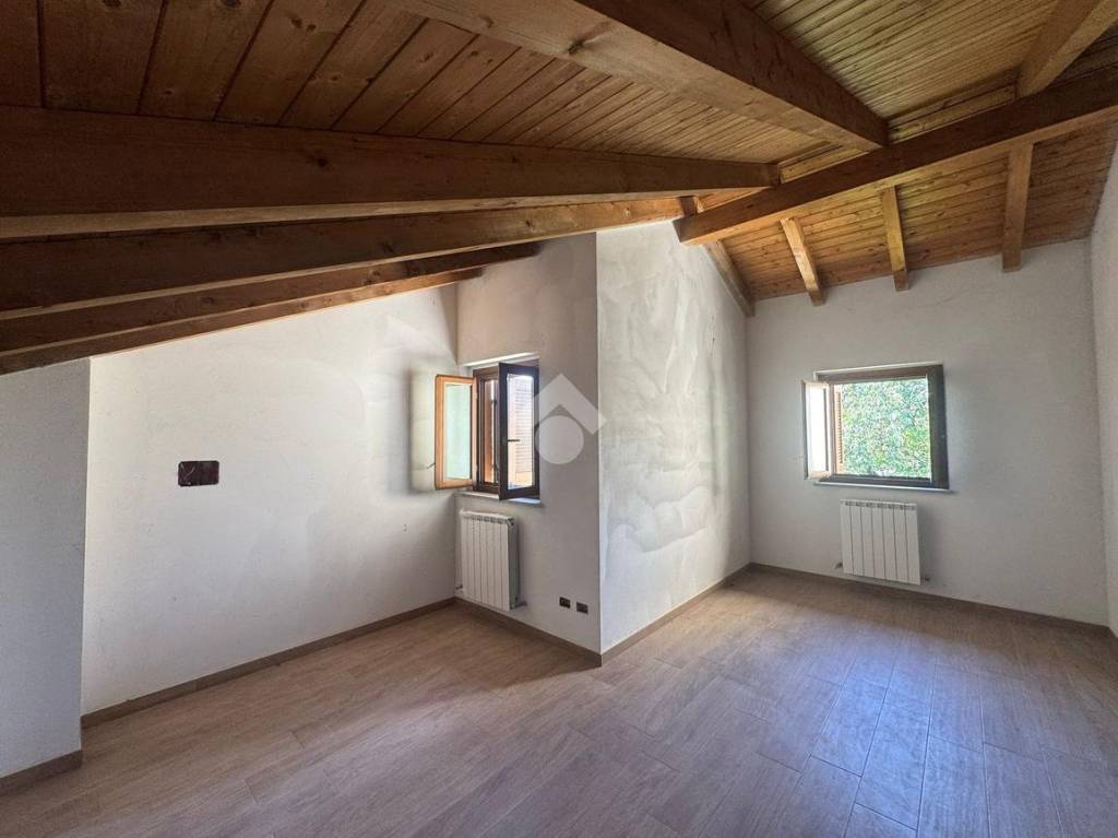 casa indipendente in vendita ad Oleggio in zona Santo Stefano.