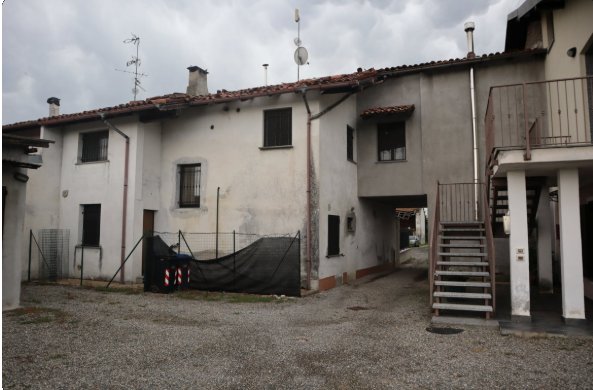 casa indipendente in vendita ad Oleggio
