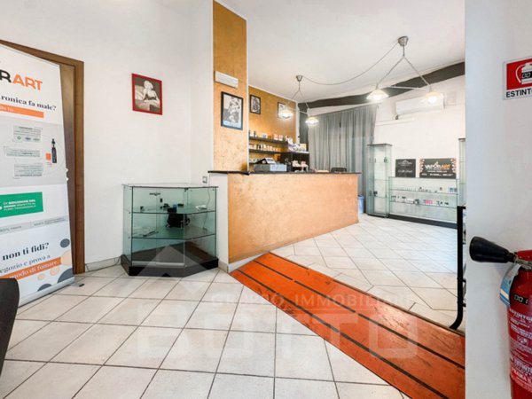 negozio in vendita ad Oleggio