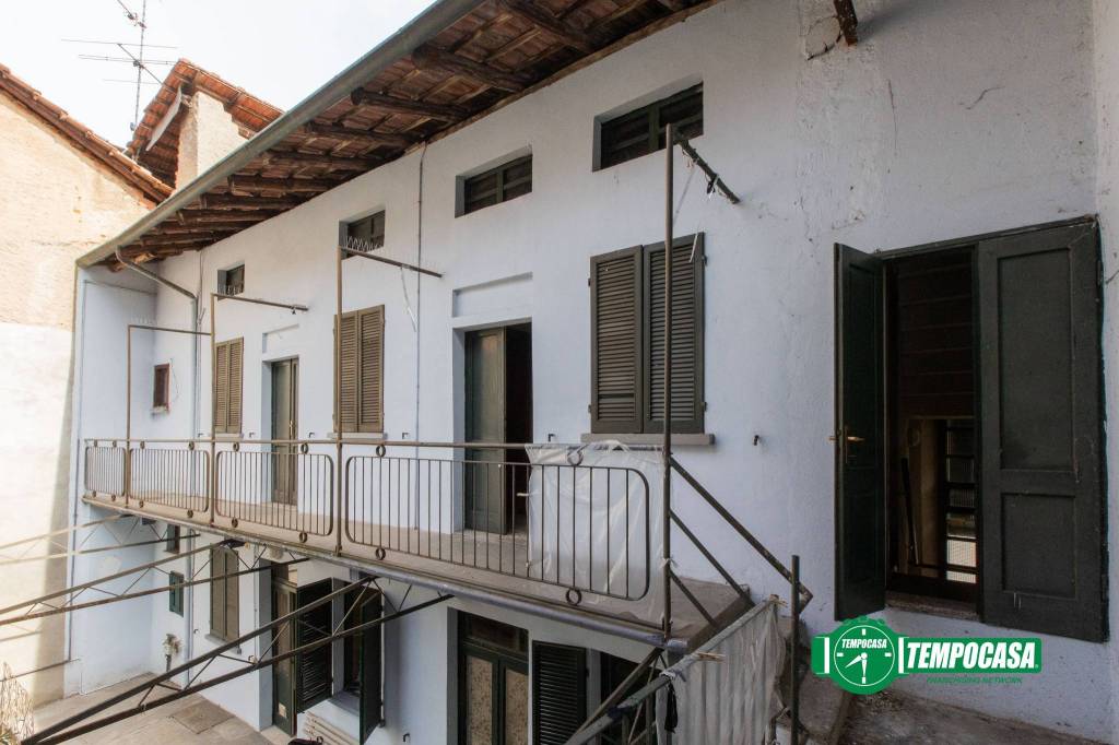 casa indipendente in vendita ad Oleggio