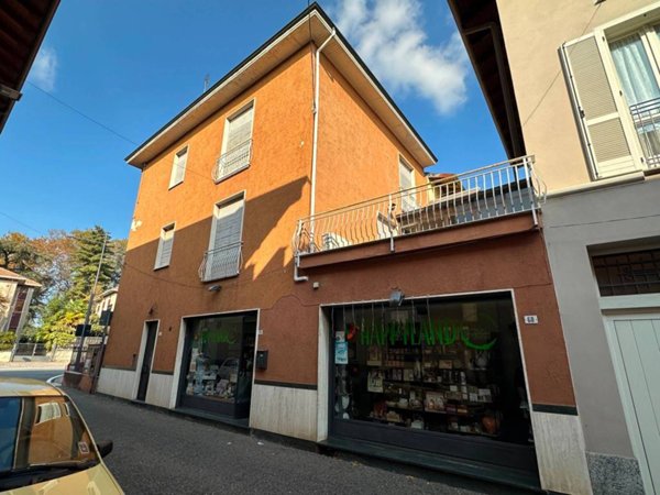 casa indipendente in vendita ad Oleggio