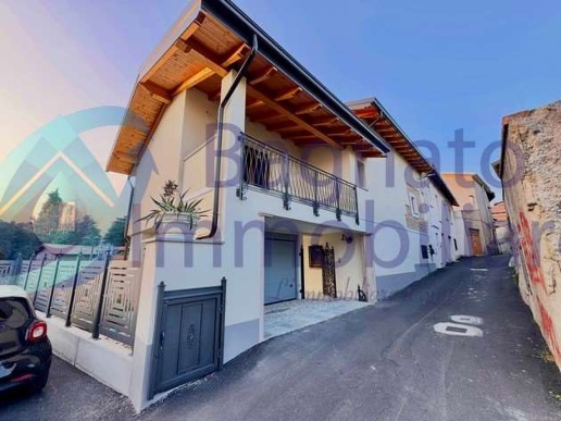 casa indipendente in vendita ad Oleggio