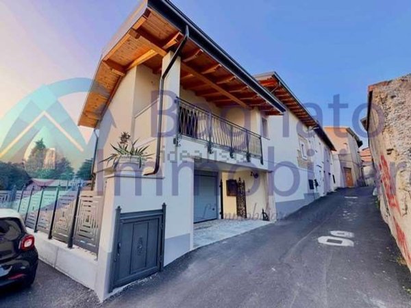 casa indipendente in vendita ad Oleggio