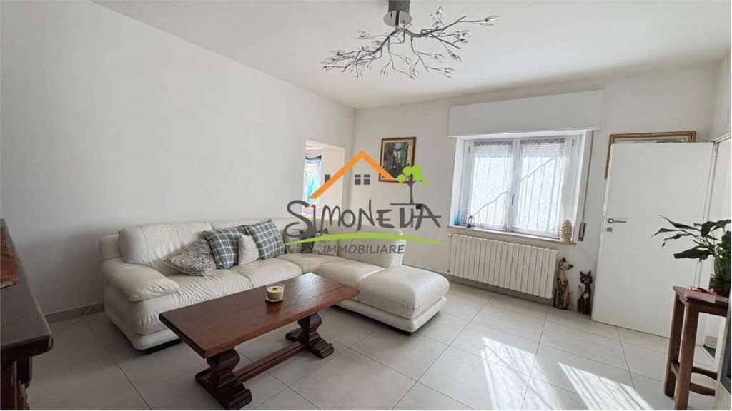 casa indipendente in vendita ad Oleggio