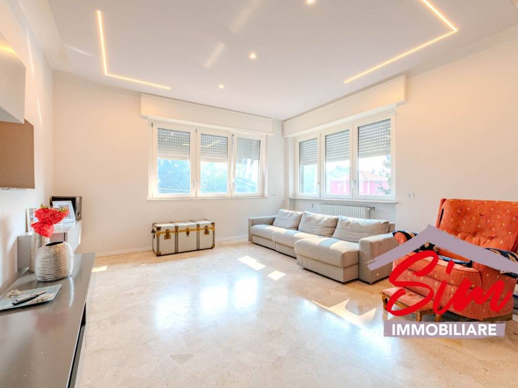 casa indipendente in vendita ad Oleggio