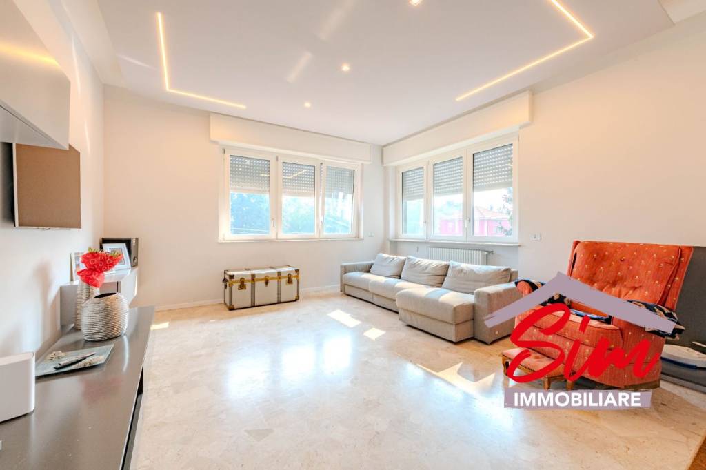 casa indipendente in vendita ad Oleggio