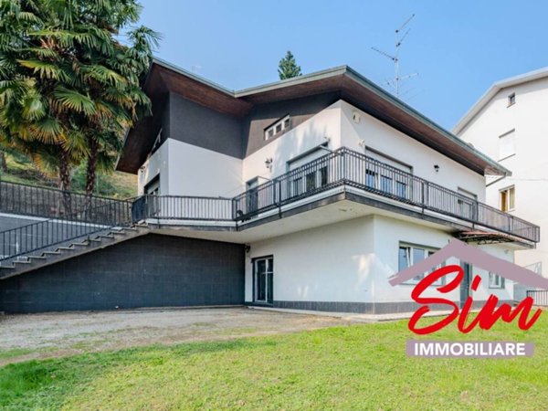 casa indipendente in vendita ad Oleggio
