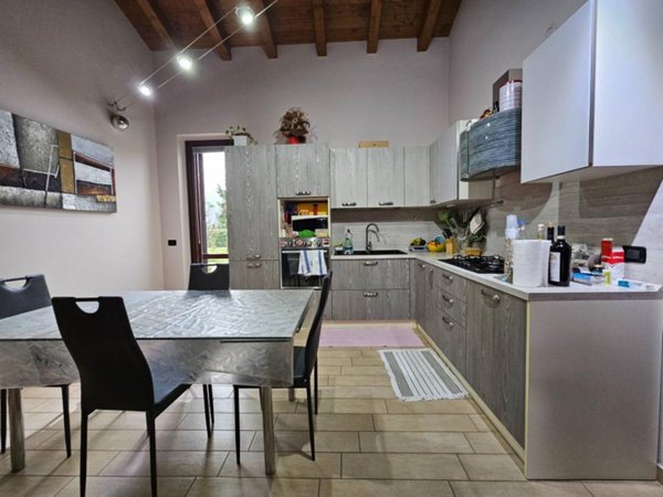 casa indipendente in vendita ad Oleggio