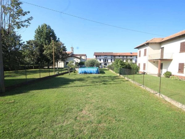 casa indipendente in vendita ad Oleggio