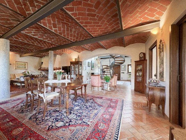 casa indipendente in vendita ad Oleggio in zona San Giovanni