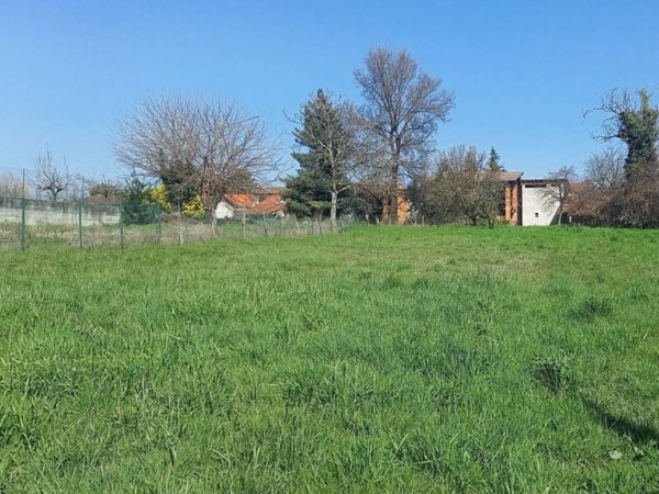 terreno edificabile in vendita ad Oleggio in zona Fornaci