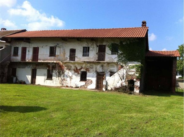 casa indipendente in vendita ad Oleggio