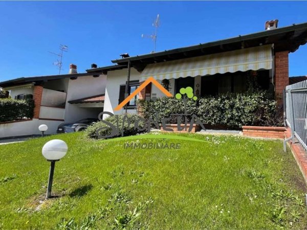 casa indipendente in vendita ad Oleggio