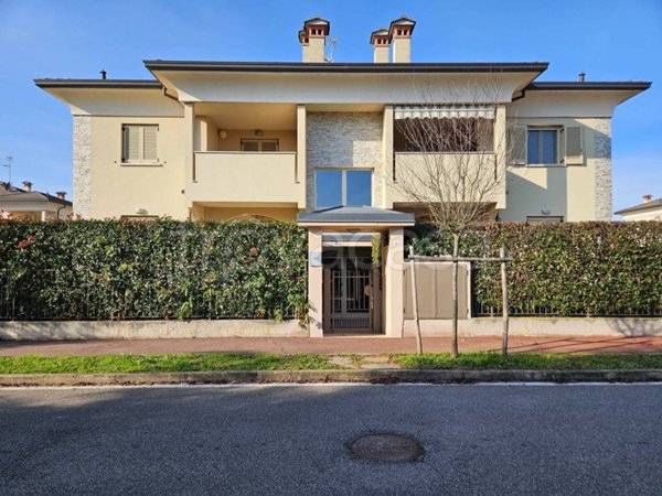 appartamento in vendita ad Oleggio