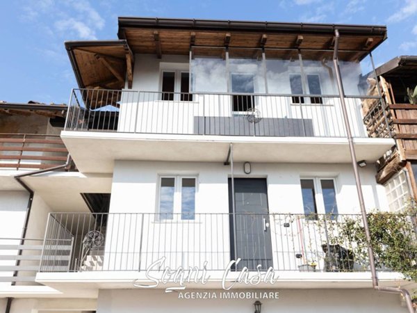 casa indipendente in vendita ad Oleggio