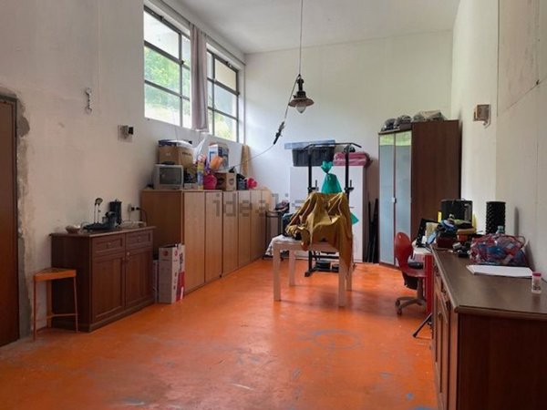 locale di sgombero in vendita ad Oleggio