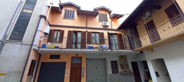 casa indipendente in vendita ad Oleggio