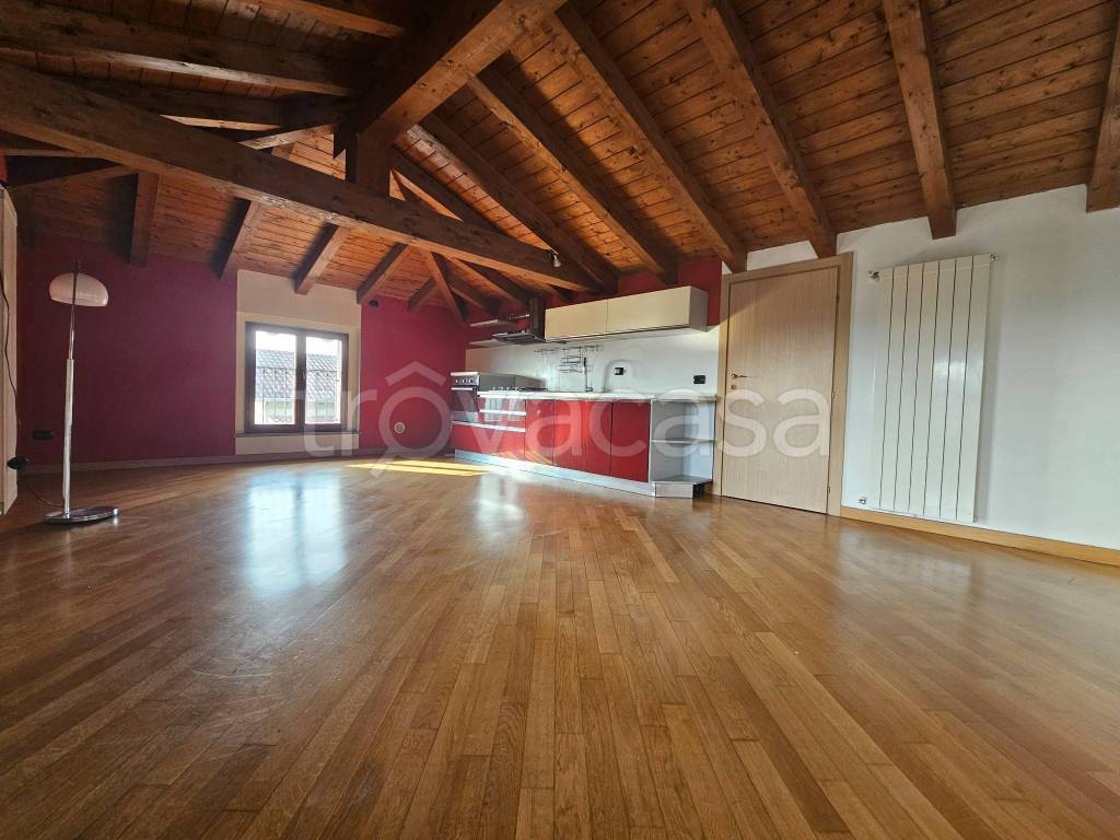 appartamento in vendita ad Oleggio in zona Bedisco