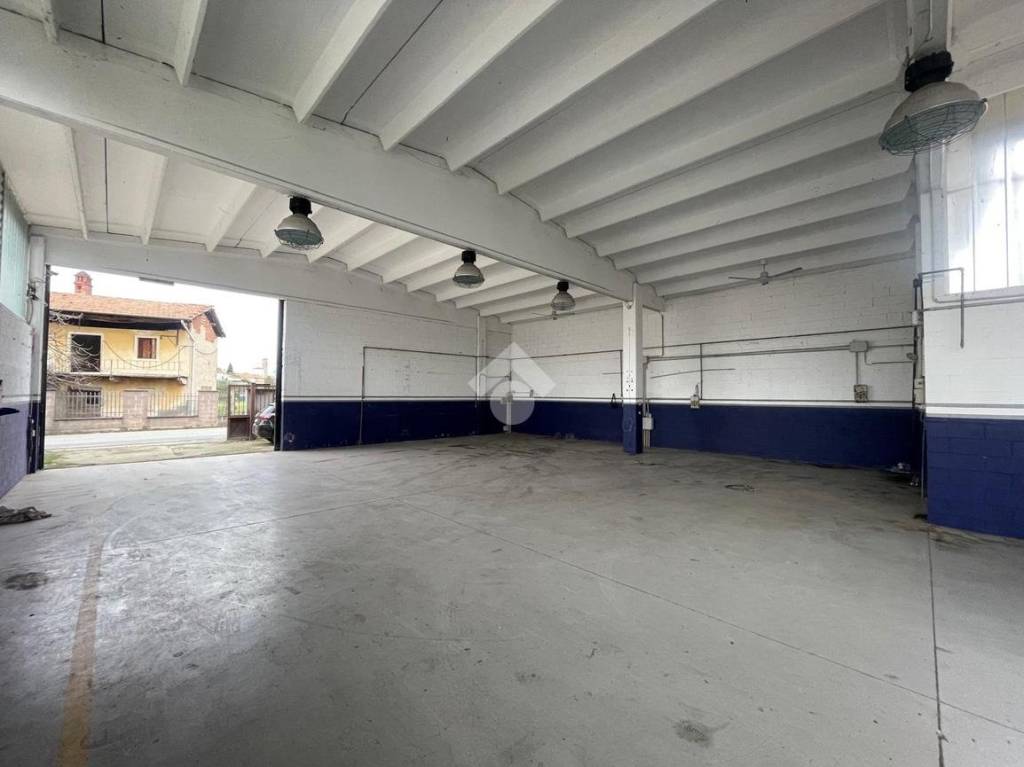 appartamento in vendita ad Oleggio in zona Loreto