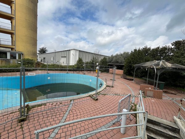 negozio in vendita ad Oleggio