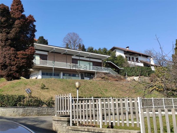 casa indipendente in vendita ad Oleggio