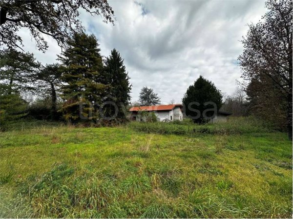 casa indipendente in vendita ad Oleggio