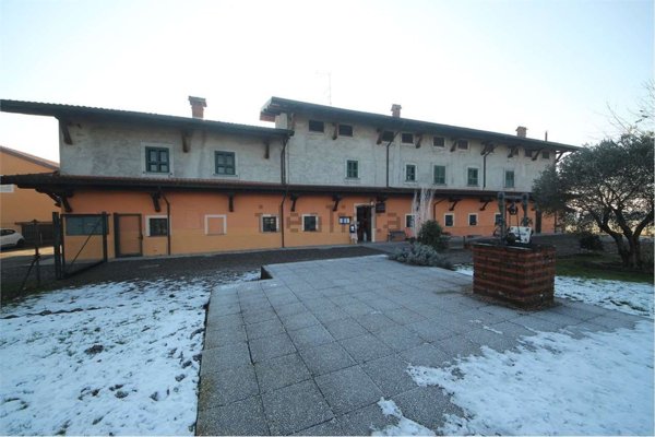 negozio in vendita ad Oleggio