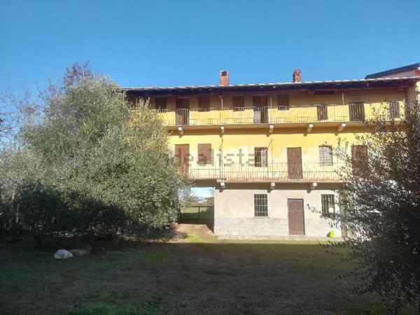 casale in vendita ad Oleggio