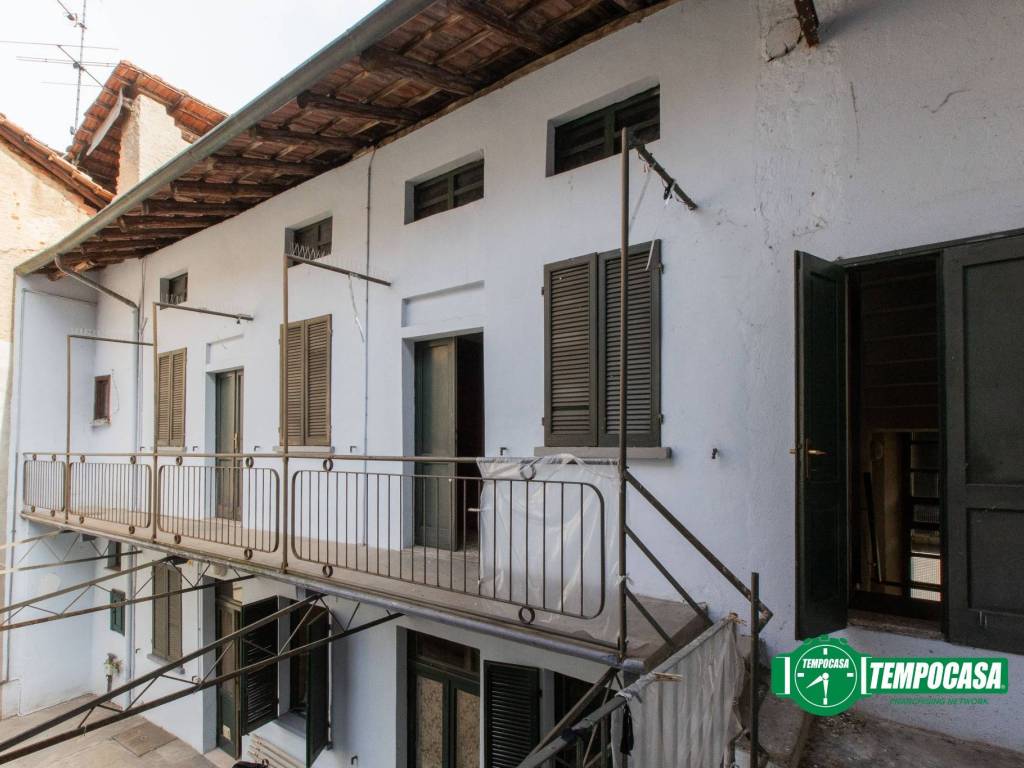 casa indipendente in vendita ad Oleggio