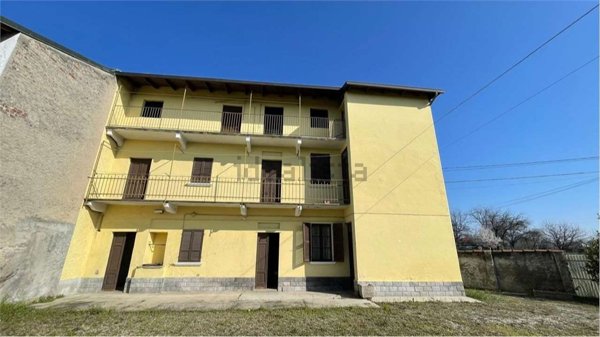 casale in vendita ad Oleggio