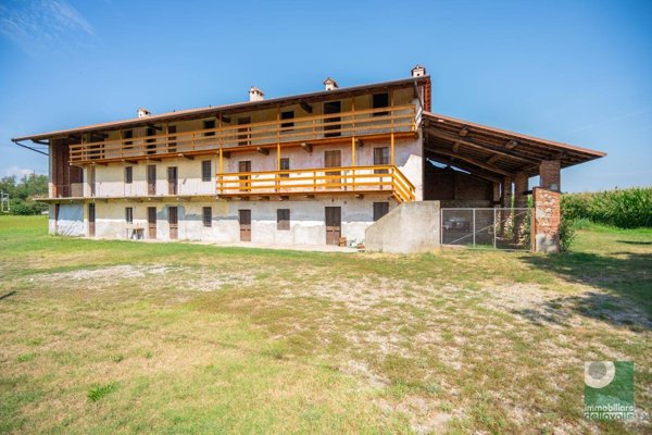 casale in vendita ad Oleggio