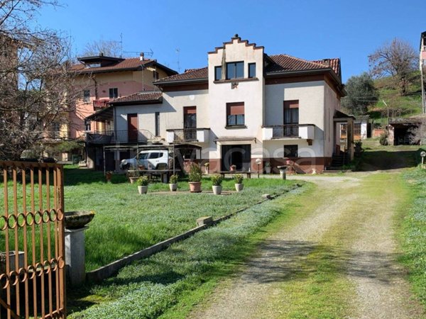 casa indipendente in vendita ad Oleggio