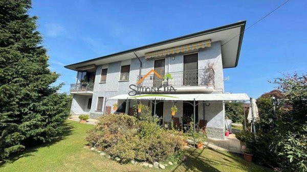 casa indipendente in vendita ad Oleggio