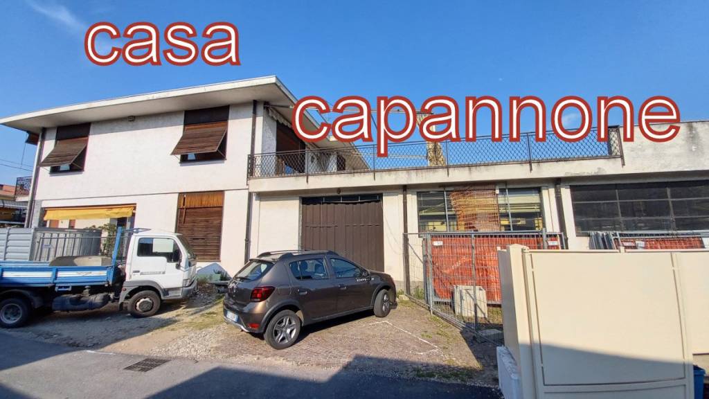 casa indipendente in vendita ad Oleggio