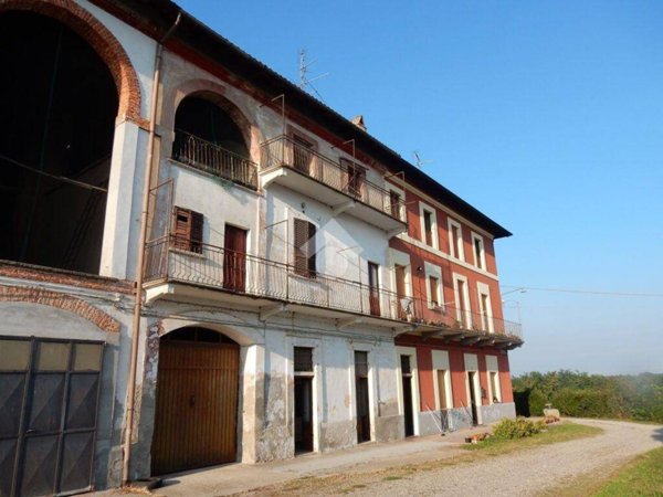 casa indipendente in vendita ad Oleggio