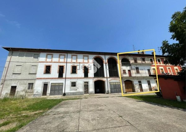 casale in vendita ad Oleggio