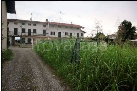 casa indipendente in vendita ad Oleggio