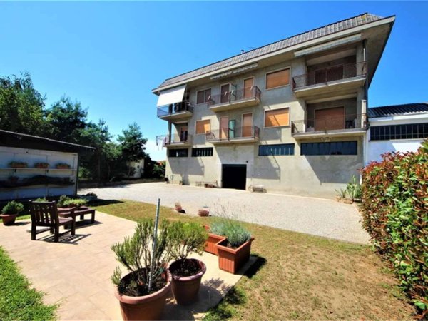 intera palazzina in vendita ad Oleggio