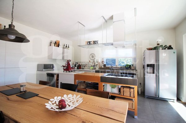 casa indipendente in vendita ad Oleggio