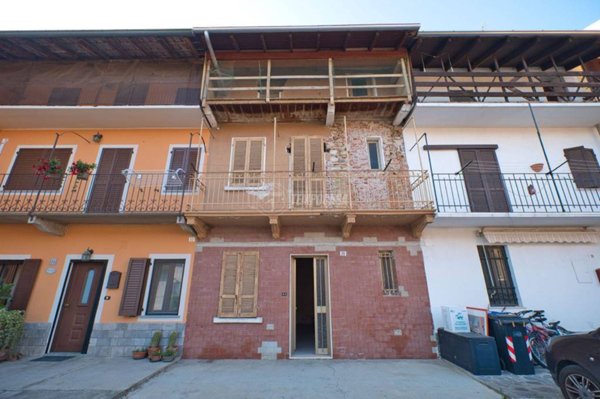 casa indipendente in vendita ad Oleggio