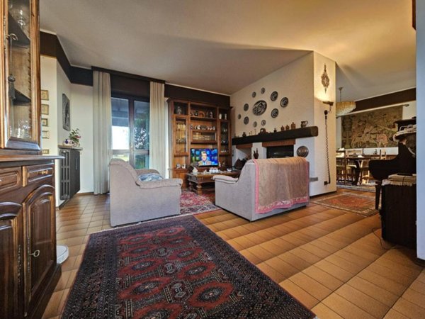 casa indipendente in vendita ad Oleggio