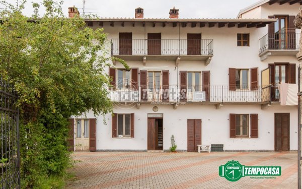 casa indipendente in vendita ad Oleggio