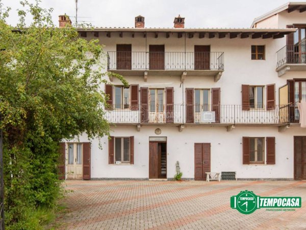 casa indipendente in vendita ad Oleggio