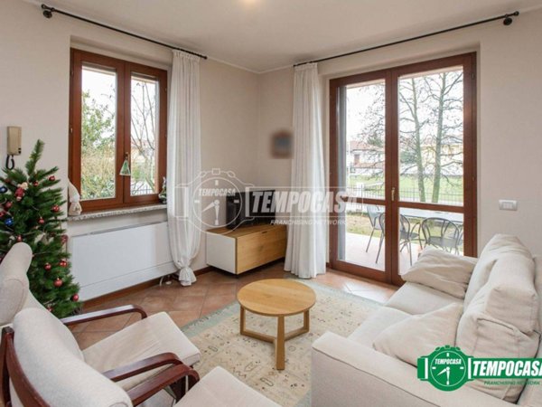 casa indipendente in vendita ad Oleggio in zona Gaggiolo