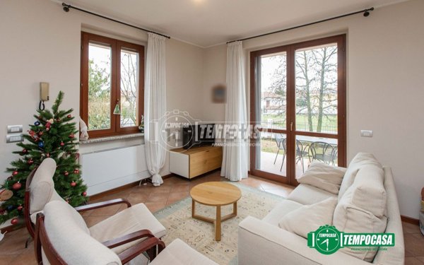 casa indipendente in vendita ad Oleggio in zona Gaggiolo