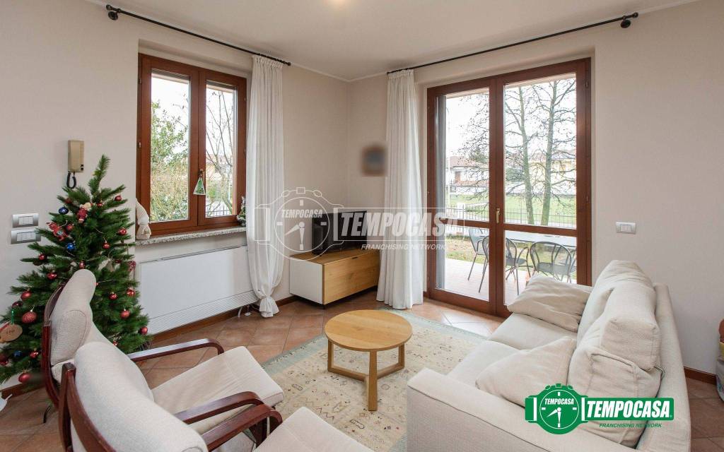 casa indipendente in vendita ad Oleggio in zona Gaggiolo