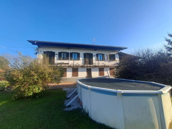 casa indipendente in vendita ad Oleggio