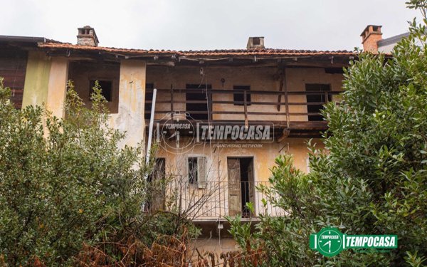 casa indipendente in vendita ad Oleggio