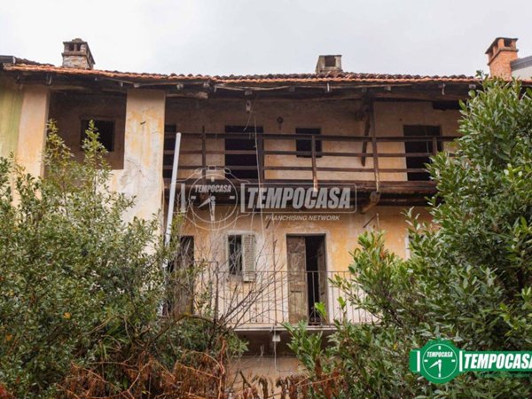 casa indipendente in vendita ad Oleggio