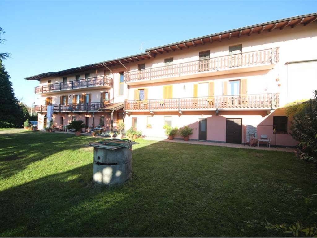 casa indipendente in vendita ad Oleggio